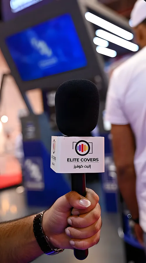 ميكروفون وكاميرا في المعرض