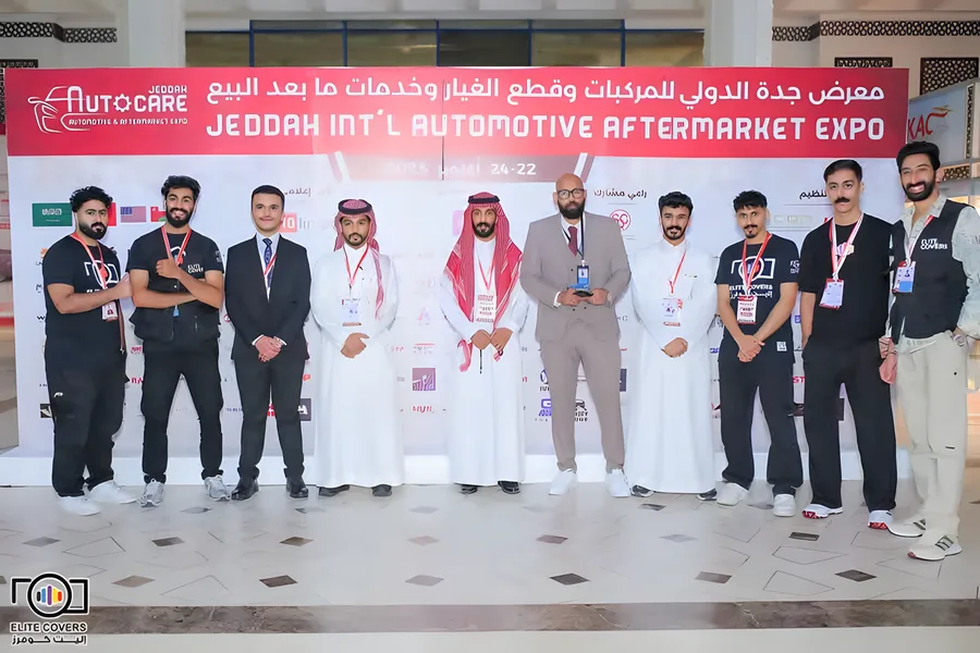 فريق إليت كوفرز في المعرض